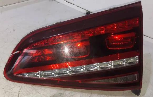 Volkswagen e-Golf Tailgate rear/tail lights 5G0945308F 81240201 95B0945308