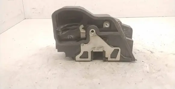 BMW 5 E60 E61 Front door lock 7167074