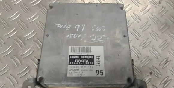 Toyota Corolla Verso E121 Engine control unit/module 8966113070
