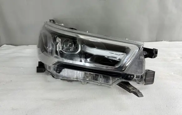 Toyota Hilux VIII Headlight/headlamp 1EJ-923368-040A