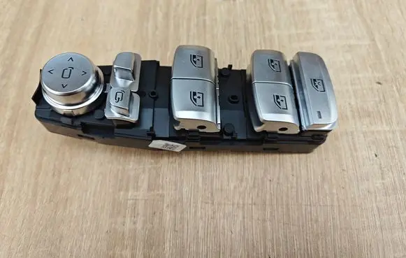 BMW 8 G16 Electric window control switch 6847099