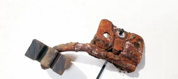 Volvo S60 Muffler mount bracket/holder 