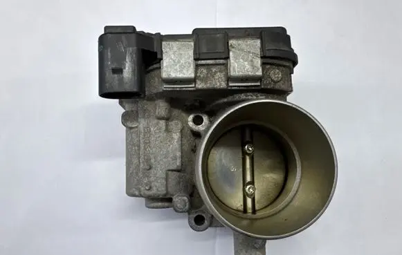 Volkswagen Golf VII Throttle valve 03F133062B