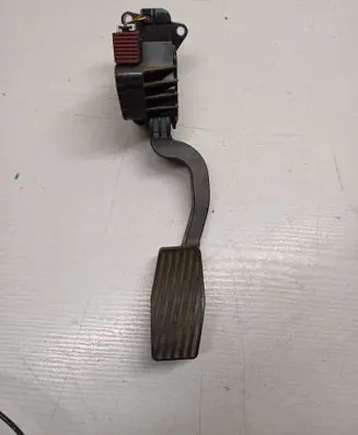 Opel Corsa D Accelerator throttle pedal 55702020