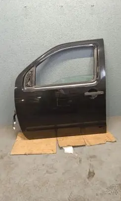 Nissan Navara D40 Front door