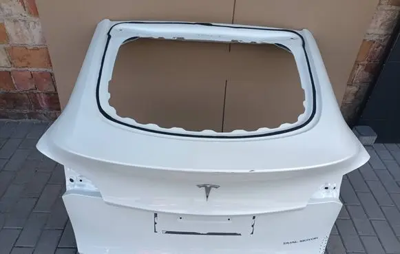 Tesla Model Y Tailgate/trunk/boot lid