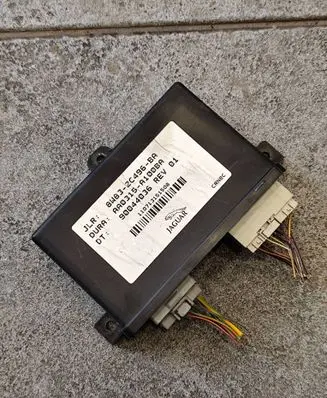 Jaguar XF X250 Hand brake control module 8W832C496BA 8W832C496