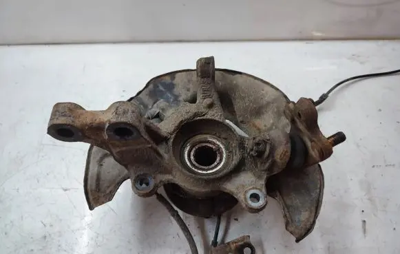 Toyota Avensis T250 Front wheel hub