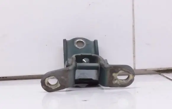 Hyundai Getz Front door upper hinge
