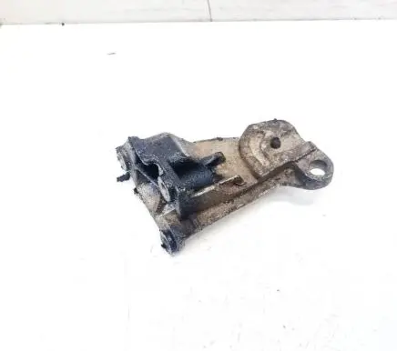 Engine mounting bracket