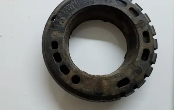 BMW 5 F10 F11 Coil spring mount 6775582