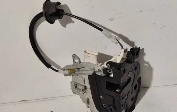 Audi A4 S4 B8 8K Rear door lock 8K0839015C