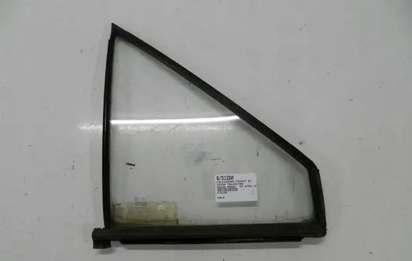 Volkswagen PASSAT Front triangle window/glass 