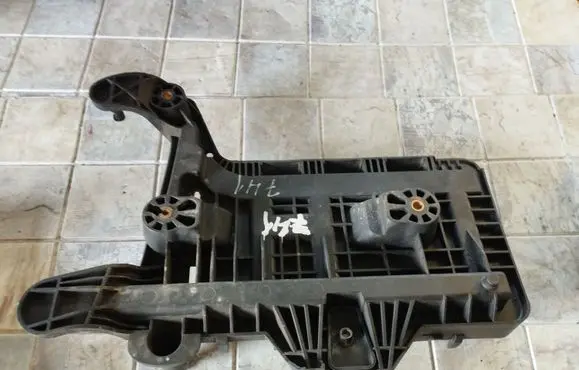 Seat Altea Battery tray 1K0915333