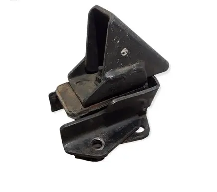 Mitsubishi Pajero Engine mount bracket