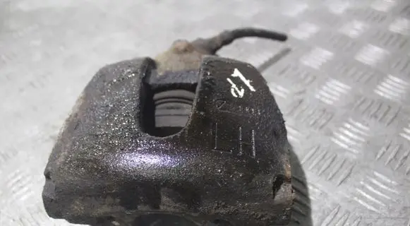 Ford Kuga I Front brake caliper
