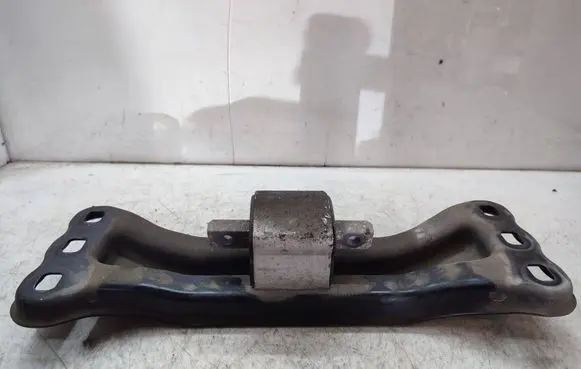 Mercedes-Benz C W204 Gearbox mounting bracket A2042422501