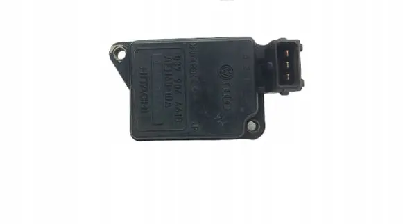 Audi A4 S4 B5 8D Mass air flow meter 037906461B AFH6010A T12695