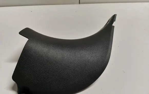 Foot area side trim