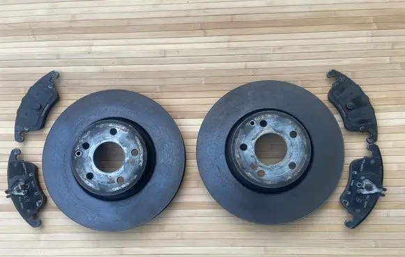 Mercedes-Benz C W204 Front brake disc A0004211212