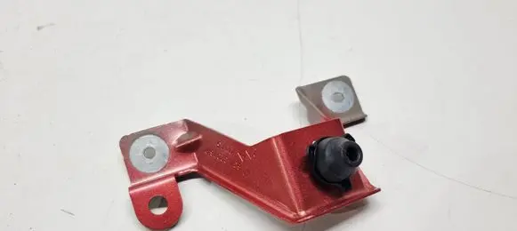Fender mounting bracket