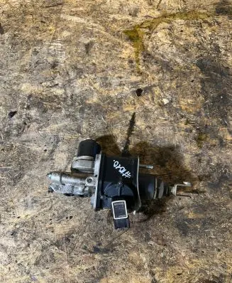 Mercedes-Benz E W211 Master brake cylinder A0004300312 Q151359 0204024105