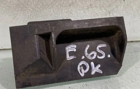 BMW 7 E65 E66 Radiator mount bracket 7508016