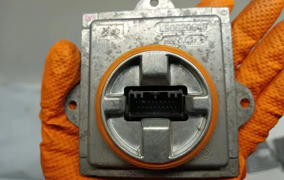 Jeep Grand Cherokee Headlight ballast module Xenon L1H05S07
