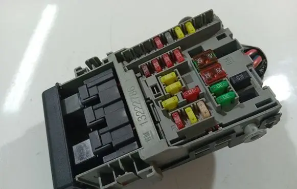 Opel Insignia A Fuse box set 13222786