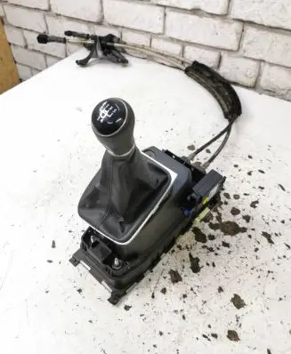 Volkswagen Golf VII Gear shifter/selector 5Q0711061E