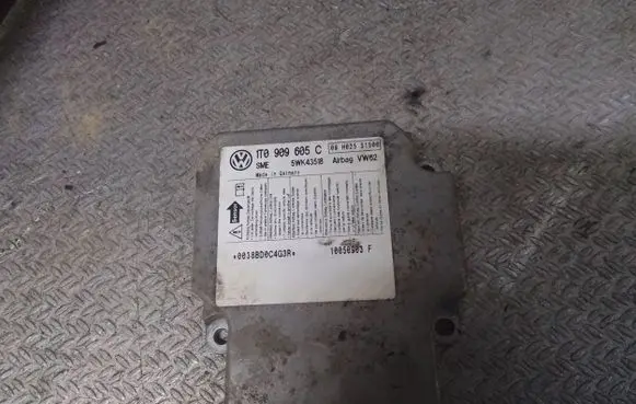 Volkswagen Touran I Airbag control unit/module 1T0909605C 5WK43518