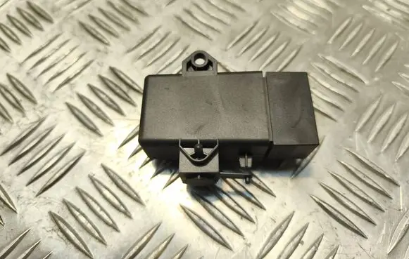 Skoda Fabia Mk3 (NJ) Seat heating relay 6R0959772E HW01SW0001