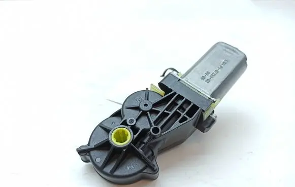 Mercedes-Benz E W212 Seat adjustment motor P10725502 0390203328 0390203326