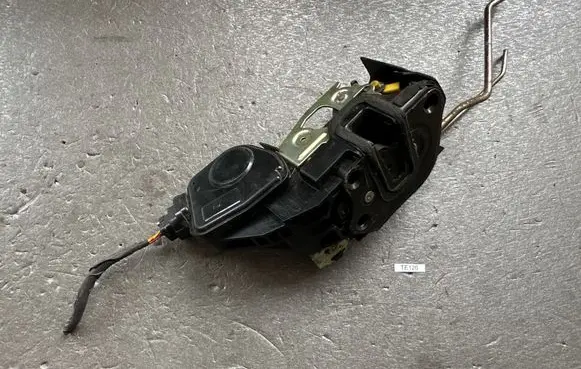 Hyundai Terracan Front door lock 81320H1020