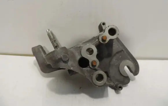 Ford Mondeo MK II Engine mounting bracket DS7Q-6030-AF
