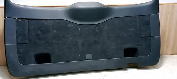 Volkswagen Touareg I Tailgate trim 7L6867605