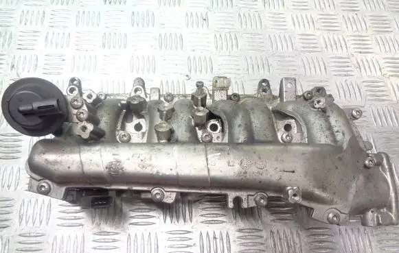 Opel Astra H Intake manifold 700997110
