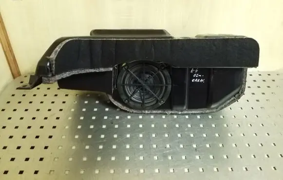 Audi A6 S6 C5 4B Subwoofer speaker 4B9035382A