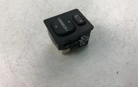 Wing mirror switch