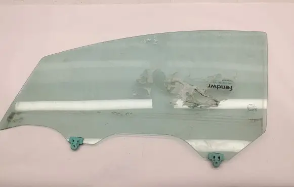 Nissan Note (E11) Front door window glass four-door