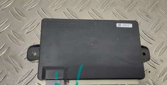 Tesla Model X Door control unit/module 104549010D