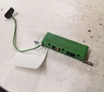 Mercedes-Benz Vito Viano W639 Aerial antenna amplifier A6398202289 920205011 40152645