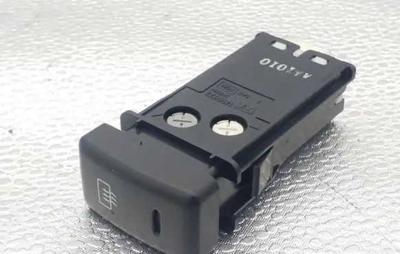 Opel Frontera B Windscreen/window heater switch M18872
