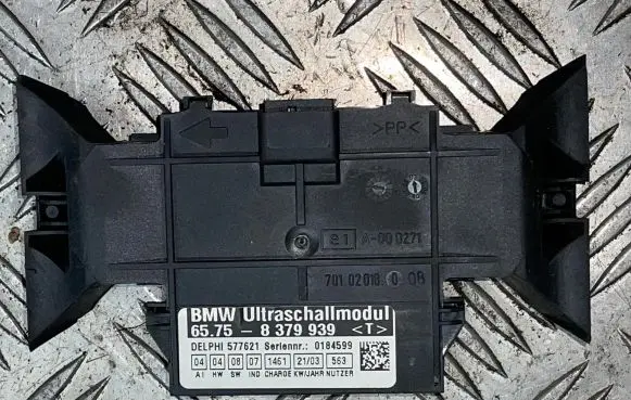 BMW 5 E39 Antenna control unit 8379939 70102018 0184599
