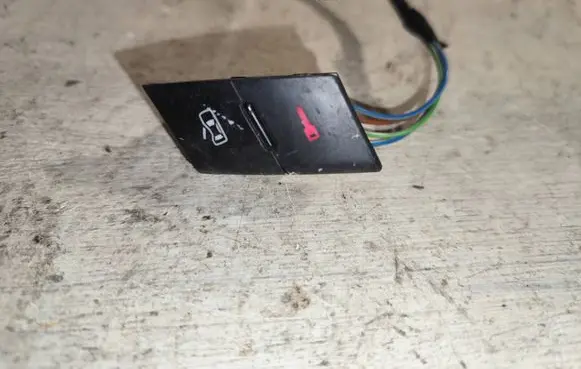 Audi A6 S6 C5 4B Central locking switch button 4b1962107
