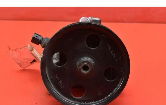 Ford Focus C-MAX Power steering pump 4M513A696AD