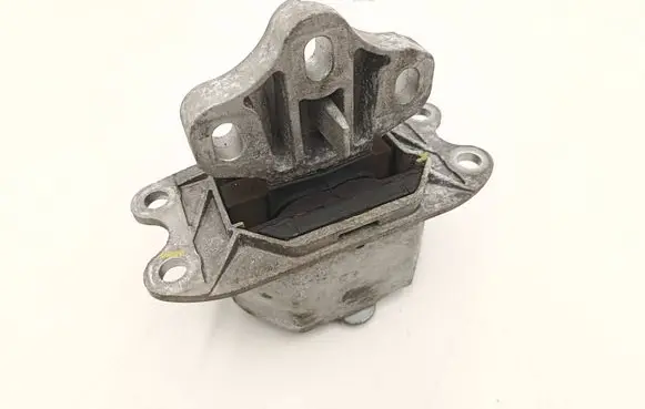 BMW 2 F46 Engine mount bracket 6853449 261121 17276810