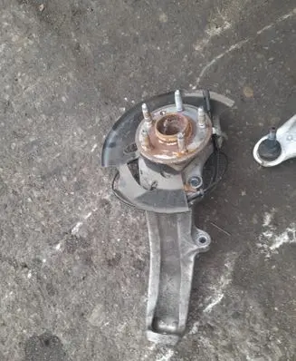 Cadillac CTS Front wheel hub 15775068
