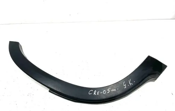 Rear fender molding trim