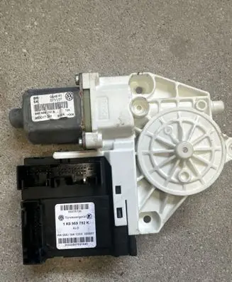 Volkswagen Tiguan Front door window regulator motor 05075720 1K0959792K 220907